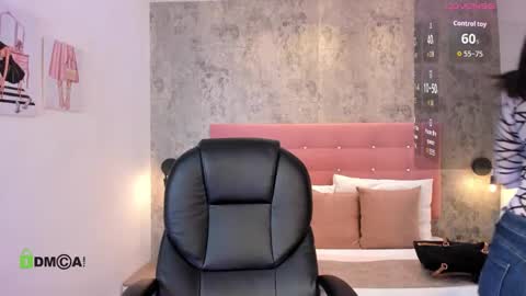 Snapshot of brithanycollins chatting on 09-19-25, 12:50 Brithany online show from 09-19-25, 12:50