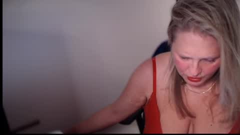 Snapshot of british_bella chatting on 02-20-26, 05:26 British Bella online show from 02-20-26, 05:26