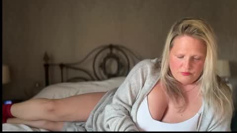 British Bella online show from 04-19-26, 06:07