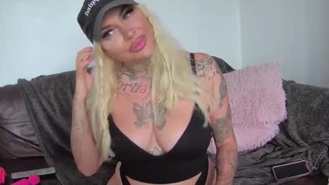 Snapshot of british_bratty_barbie chatting on 10-13-25, 12:38 BritishBrattyBarbie online show from 10-13-25, 12:38