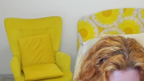 Snapshot of britishmilfpenelope chatting on 05-21-26, 02:29 Penelope online show from 05-21-26, 02:29