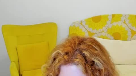 Snapshot of britishmilfpenelope chatting on 06-08-26, 01:33 Penelope online show from 06-08-26, 01:33