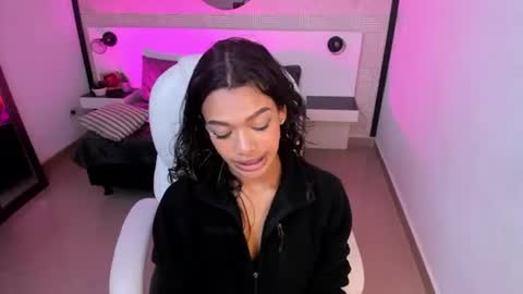 Snapshot of britney_collins_ chatting on 07-01-26, 02:40 britney_collins_ online show from 07-01-26, 02:40