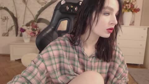 Snapshot of britneybarker chatting on 01-12-26, 02:28 britneybarker online show from 01-12-26, 02:28