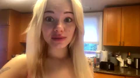 Snapshot of britneycherry08 chatting on 05-22-26, 10:48 britneycherry08 online show from 05-22-26, 10:48