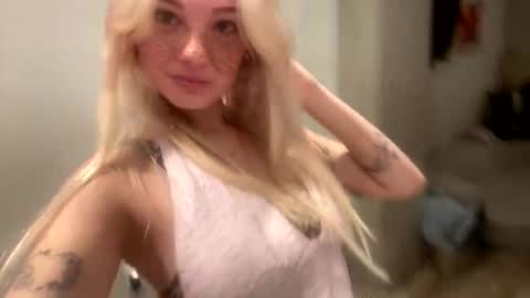 Snapshot of britneycherry08 chatting on 05-31-26, 04:20 britneycherry08 online show from 05-31-26, 04:20
