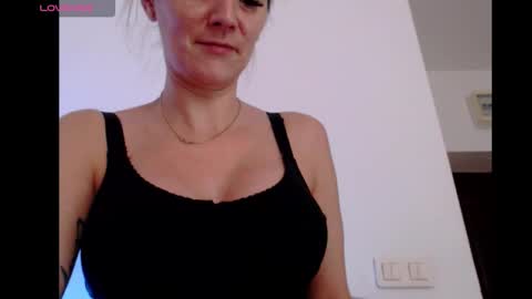 Snapshot of britneydivine chatting on 10-10-25, 07:40 Britney online show from 10-10-25, 07:40