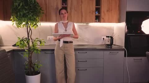 Snapshot of britneyswiss chatting on 03-03-26, 07:42 my name is Britney Im 18 years old I love to draw and want to learn to dance online show from 03-03-26, 07:42