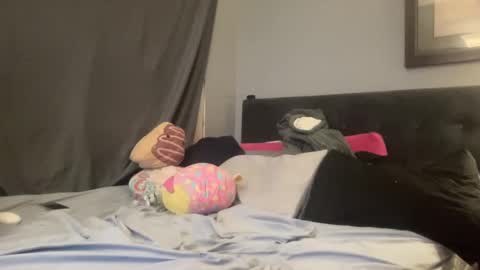 BrittanyBella  Oscar online show from 12-15-24, 07:42