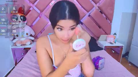 Snapshot of brittanyboa chatting on 12-18-25, 11:55 Brittany Boa online show from 12-18-25, 11:55