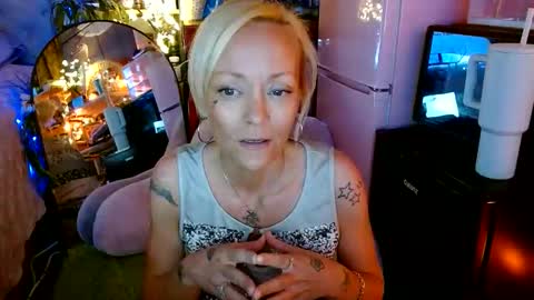 brittneychats81 online show from 05-27-26, 01:13