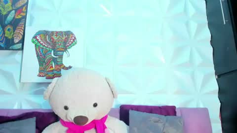 Snapshot of briyit_doll chatting on 06-10-26, 01:10 BRIYIT online show from 06-10-26, 01:10