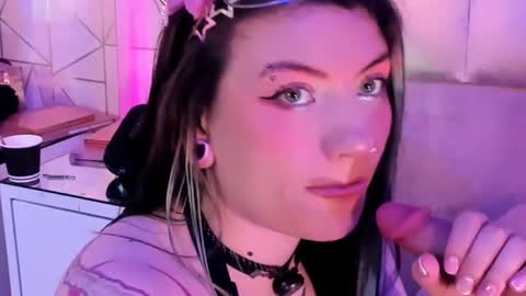 Snapshot of broklin_white23 chatting on 05-15-26, 01:40 online show from 05-15-26, 01:40