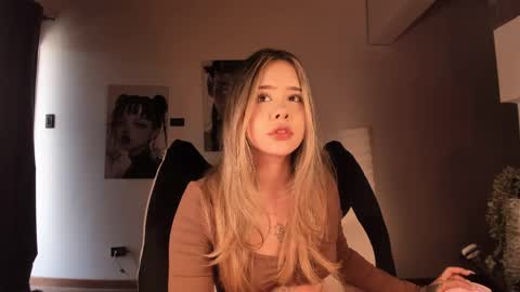 Snapshot of brooklyn_baby_ chatting on 03-28-26, 04:17 Nat Independent model Please help me to reach 200 thumbs up online show from 03-28-26, 04:17