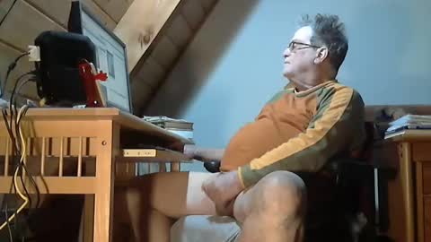 Snapshot of brubar chatting on 03-10-25, 03:12 brubar online show from 03-10-25, 03:12