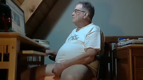 Snapshot of brubar chatting on 04-17-26, 03:31 brubar online show from 04-17-26, 03:31