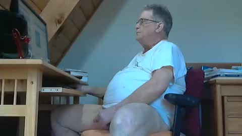 Snapshot of brubar chatting on 04-26-26, 05:43 brubar online show from 04-26-26, 05:43