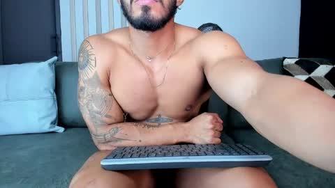 Snapshot of bruce_roldan chatting on 05-31-26, 05:15 bruce roldan online show from 05-31-26, 05:15