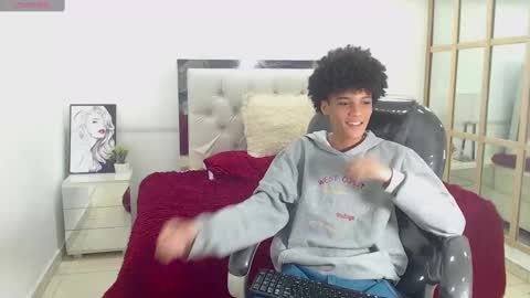 Snapshot of bruce_twink chatting on 02-13-25, 01:48 B R U C E T W I N K online show from 02-13-25, 01:48