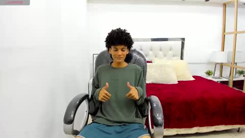 Snapshot of bruce_twink chatting on 02-16-25, 12:32 B R U C E T W I N K online show from 02-16-25, 12:32