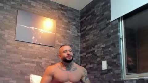 Snapshot of brucedallas chatting on 12-14-25, 01:00 brucedallas online show from 12-14-25, 01:00