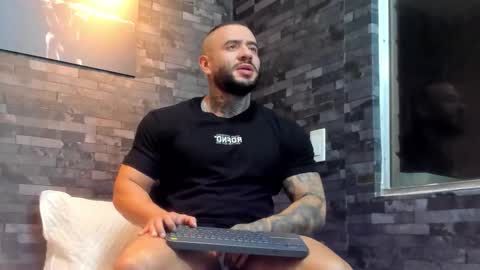 Snapshot of brucedallas chatting on 01-11-26, 11:54 brucedallas online show from 01-11-26, 11:54