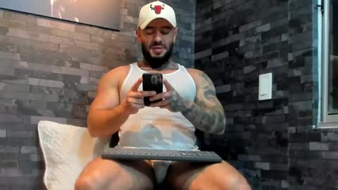 Snapshot of brucedallas chatting on 05-17-26, 01:25 brucedallas online show from 05-17-26, 01:25