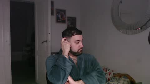 Snapshot of brucemf chatting on 12-20-24, 05:18 Bruce online show from 12-20-24, 05:18