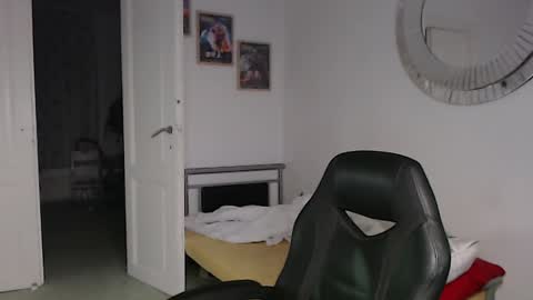 Snapshot of brucemf chatting on 12-21-24, 08:54 Bruce online show from 12-21-24, 08:54