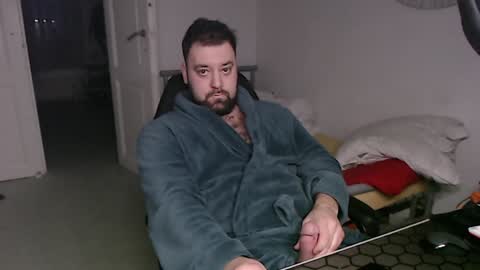 Snapshot of brucemf chatting on 12-22-24, 04:06 Bruce online show from 12-22-24, 04:06