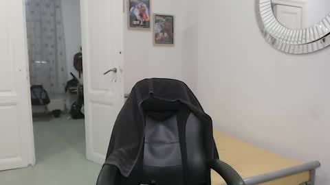 Snapshot of brucemf chatting on 01-04-25, 04:32 Bruce online show from 01-04-25, 04:32