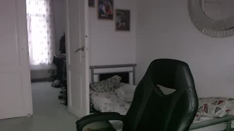 Snapshot of brucemf chatting on 02-07-25, 08:33 Bruce online show from 02-07-25, 08:33