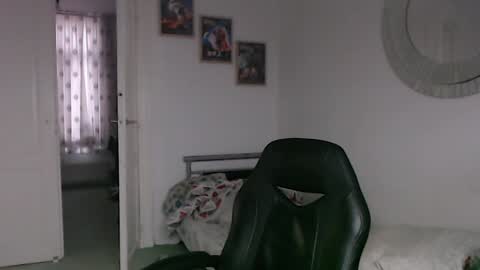 Snapshot of brucemf chatting on 02-08-25, 03:31 Bruce online show from 02-08-25, 03:31