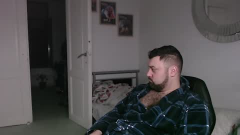 Snapshot of brucemf chatting on 02-08-25, 06:33 Bruce online show from 02-08-25, 06:33