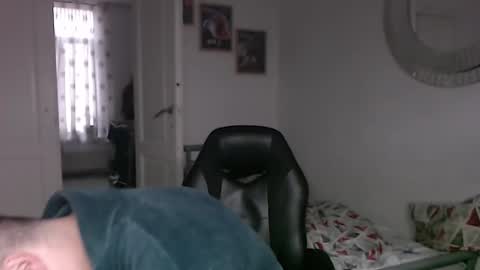 Snapshot of brucemf chatting on 02-09-25, 08:22 Bruce online show from 02-09-25, 08:22