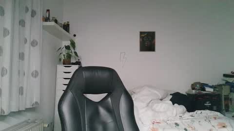 Snapshot of brucemf chatting on 10-19-25, 07:03 Bruce online show from 10-19-25, 07:03