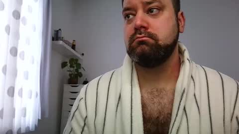 Snapshot of brucemf chatting on 11-08-25, 12:27 Bruce online show from 11-08-25, 12:27