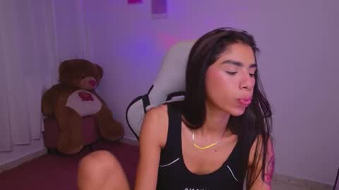 SARAH  online show from 02-11-26, 03:55