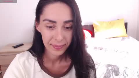 Snapshot of brunettgirl_ chatting on 06-10-26, 06:23 Ellis online show from 06-10-26, 06:23
