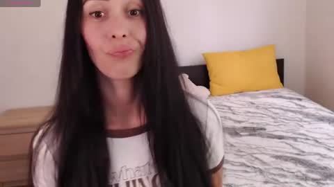 Snapshot of brunettgirl_ chatting on 07-11-26, 07:00 Ellis online show from 07-11-26, 07:00