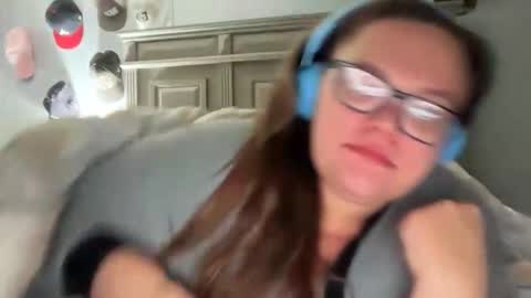 Snapshot of brwneyedbbw chatting on 01-18-26, 05:33 Desiree online show from 01-18-26, 05:33