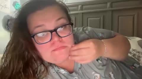 Snapshot of brwneyedbbw chatting on 02-08-26, 05:55 Desiree online show from 02-08-26, 05:55