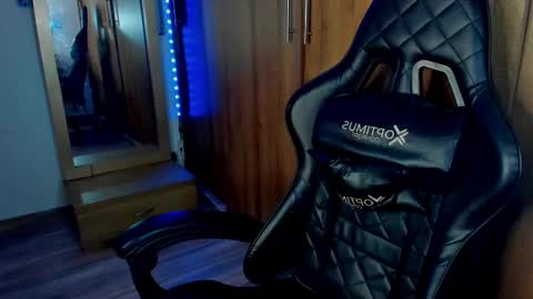 Snapshot of bryan_boy_ chatting on 03-10-25, 02:28 bryan online show from 03-10-25, 02:28