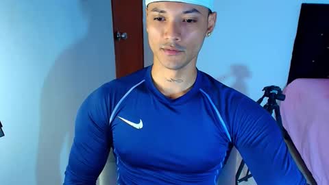 Snapshot of bryan_boy_ chatting on 11-01-25, 12:34 bryan online show from 11-01-25, 12:34