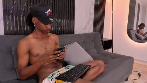 Snapshot of bryxxxon1 chatting on 12-28-24, 06:28 Bryxon online show from 12-28-24, 06:28