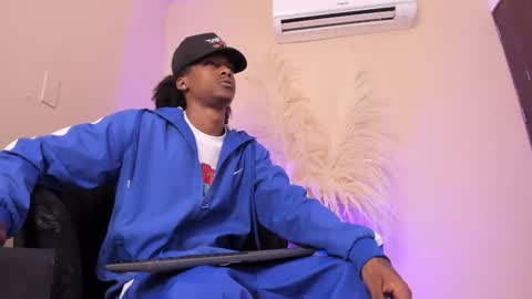 Snapshot of bryxxxon1 chatting on 02-18-25, 03:21 Bryxon online show from 02-18-25, 03:21