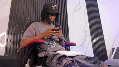 Snapshot of bryxxxon1 chatting on 09-22-25, 05:37 Bryxon online show from 09-22-25, 05:37