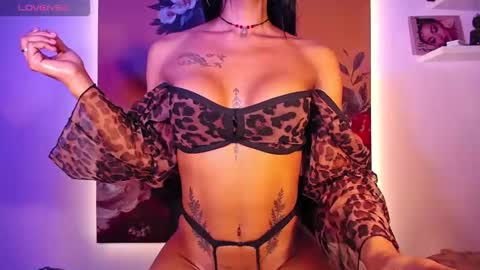 Snapshot of bs12345hb chatting on 11-23-25, 05:18 samm online show from 11-23-25, 05:18