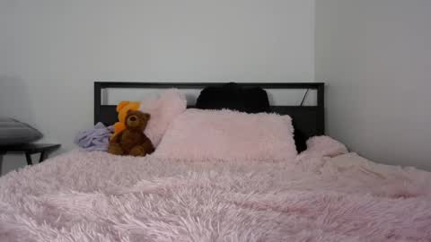 Snapshot of bubble_girl_lo chatting on 05-18-26, 06:08 Queen Lola XXX online show from 05-18-26, 06:08