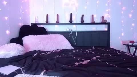 Snapshot of bubble_girl_lo chatting on 07-11-26, 05:43 Queen Lola XXX online show from 07-11-26, 05:43